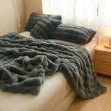 Luxury Solid Color Faux Rabbit Fur Blanket Winter Thickened Warm Faux Fur Blanket Soft Fluffy Throws Blankets for Sofa Bed Naps