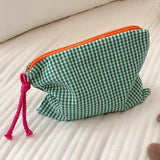 A women's plaid cosmetic bag, large capacity cotton, suitable for travel, make-up