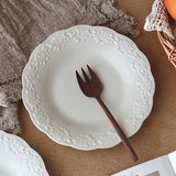White Relief Dining Plate French Household Ceramic Round Plates Solid Color Dessert Flower Dish Simple Versatile Tableware