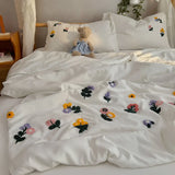 3D Flower Embroidery Summer Quilt Soft Skin Friendly Air Conditioning Comforter Super Soft Machine Washable White Summer Blanket