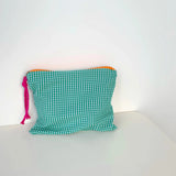 A women's plaid cosmetic bag, large capacity cotton, suitable for travel, make-up